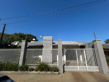 CASA MOBILIADA COM 3 QUARTOS