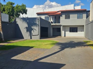 Sobrado bem localizado